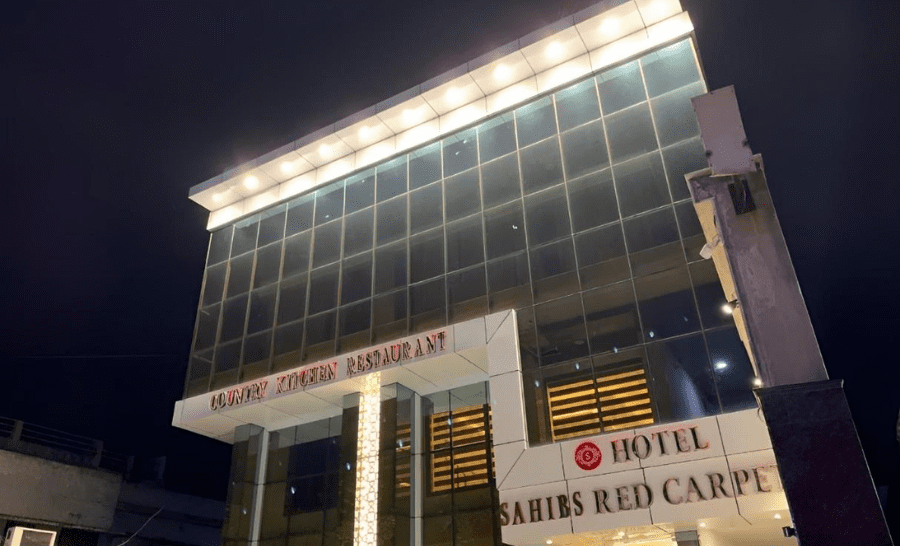 Hotel Sahibs Red Carpet In Agra Images